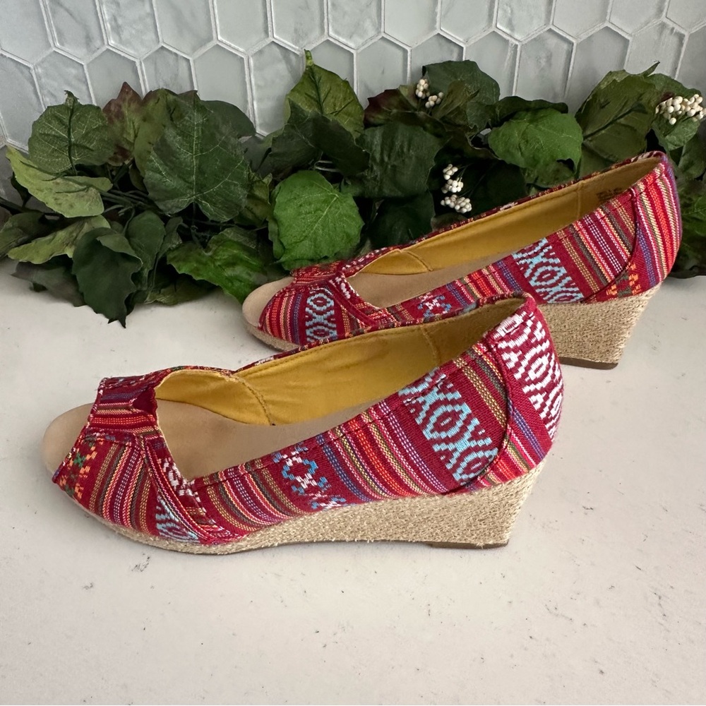 Sonoma Life + Style Womens Peep Toe Wedge Shoes Red Stripe Size 9 M Fabric Upper - Picture 6 of 10